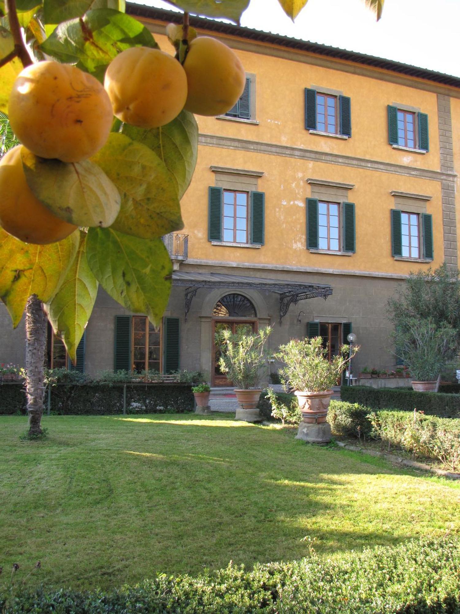 Casa Santo Nome Di Gesu Hotel Florence Exterior photo